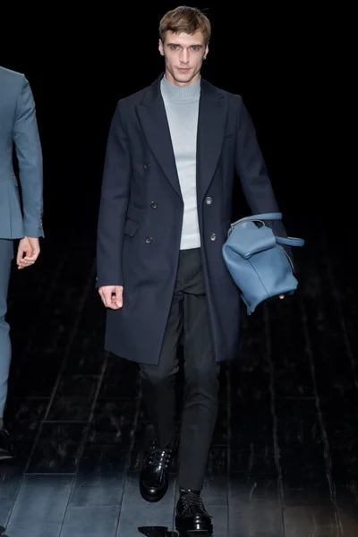 Look 7
